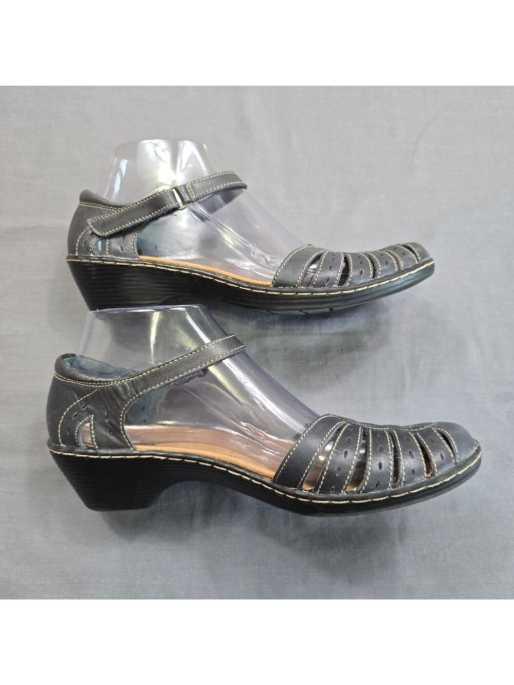Clarks 8M Womens Mary Jane Shoes Black Leather Cutout Stitched Detail Closed Toe - Picture 5 of 7